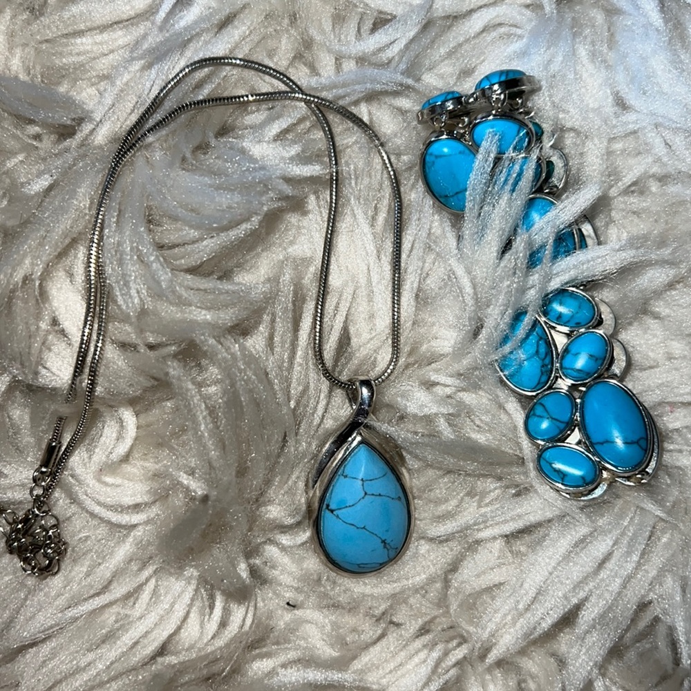 TURQUOISE AND STERLING JEWELRY NECKLACE AND BRACELET SET